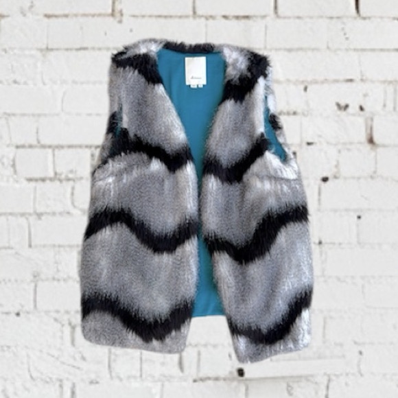 Anthropologie Elevenses Shaggy Black/Gray Chevron Striped Faux Fur Vest Small - Picture 7 of 12
